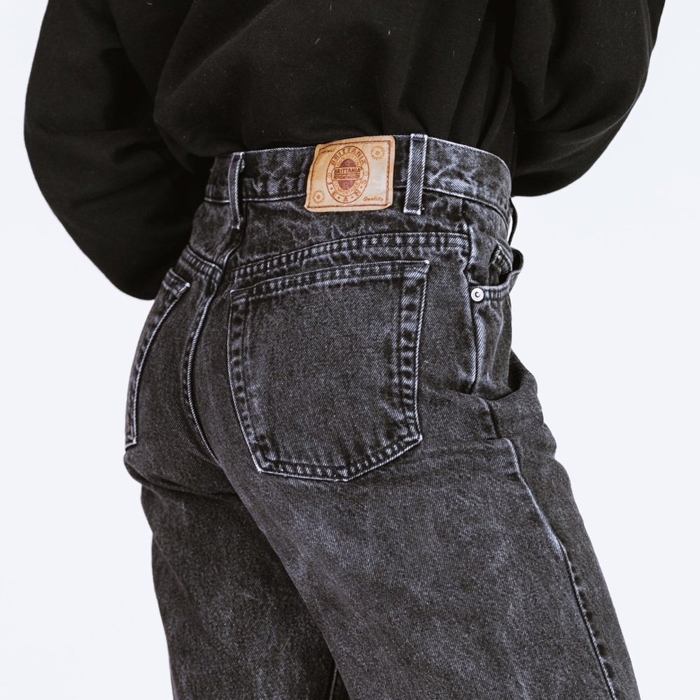 VINTAGE BLACK BRITANNIA MOM JEANS